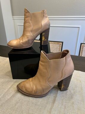 Women’s Tan Leather Block Heel Ankle Boots Poor Condition size 10 well loved